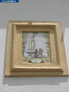 Azulejos e Placas de Pedra de Castelo de Vide, Portugal (Tiles)