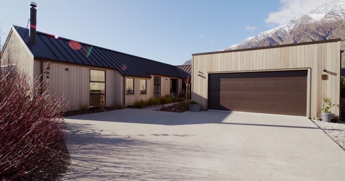 25 Interior Design Photos vs. 13 Torridon Ct, Jack's Point New Zealand Luxury Home Tour