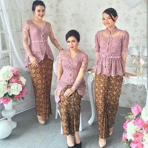 Cara Memadukan Kebaya Modern Dengan Baju Batik Pria 