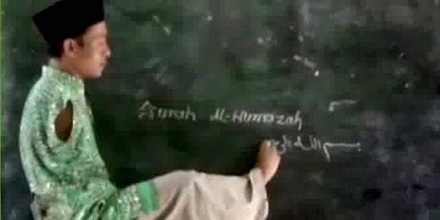 Meski Tak Punya 2 Tangan, Ustadz Ini Mampu Mengajar Di Dua Madrasah Dalam Sehari