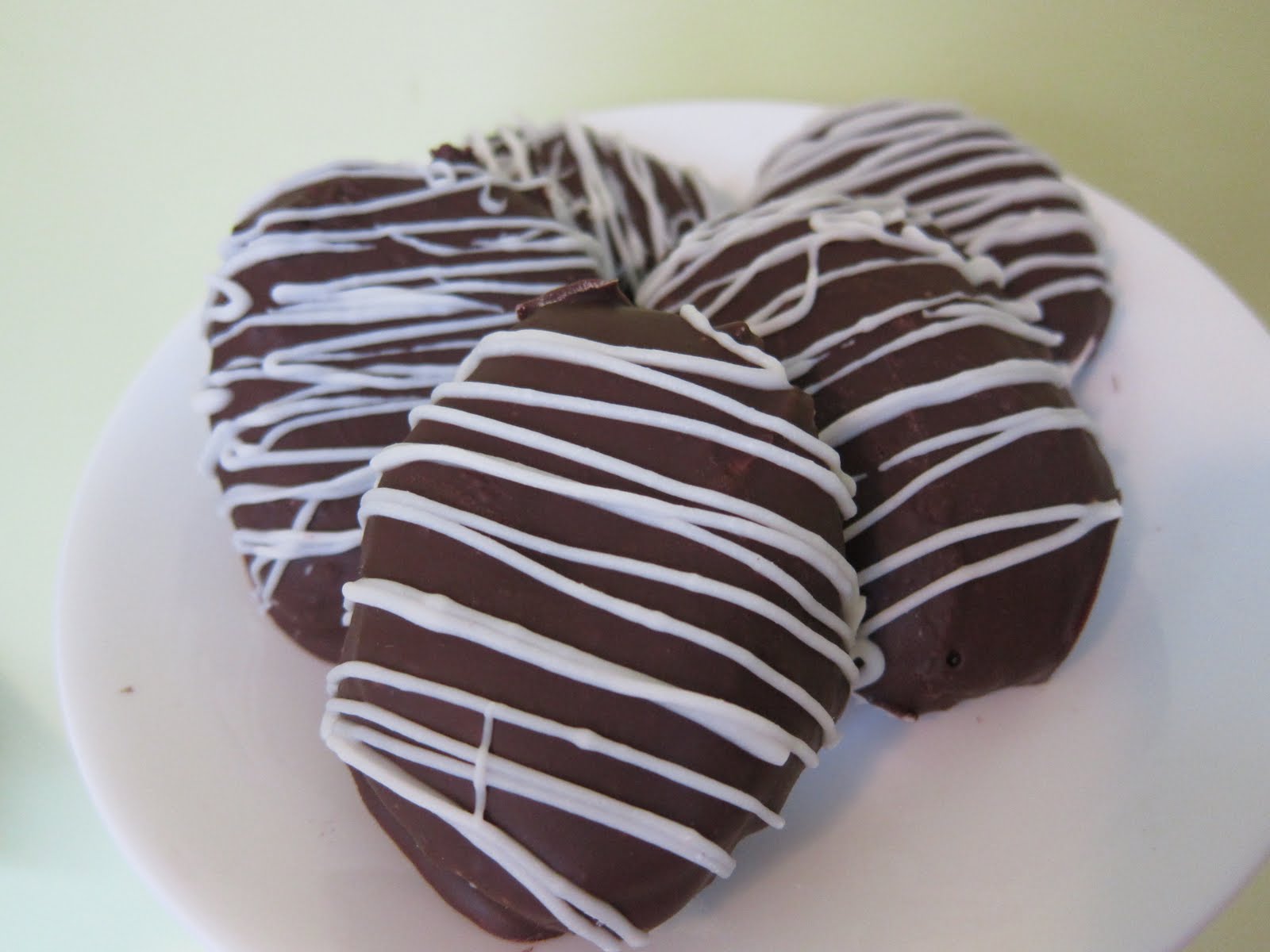 gOt cHiKiN? Cream filled chocolate eggs