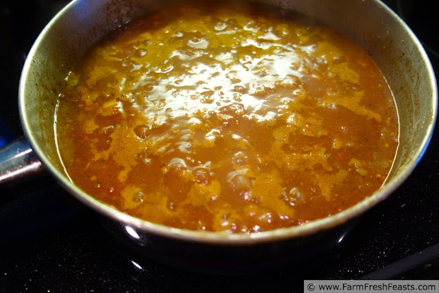 http://www.farmfreshfeasts.com/2013/03/slow-cooker-chicken-and-chick-pea-tikka.html