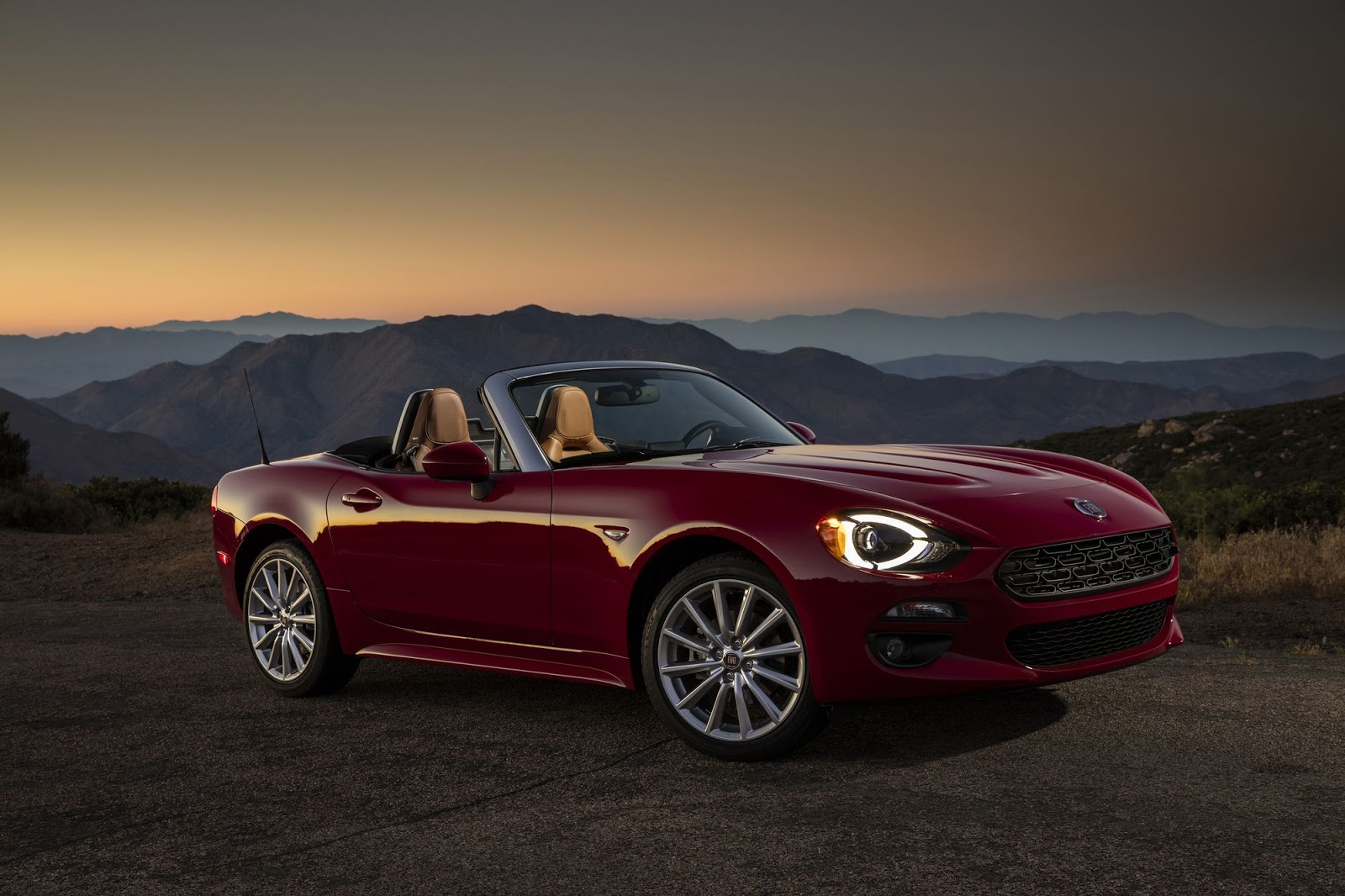 2018 Fiat 124 Spider Receives New Colors And Trims Carscoops