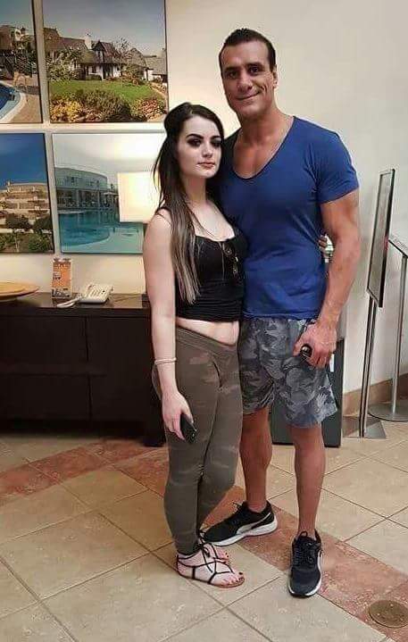 Paige dating som