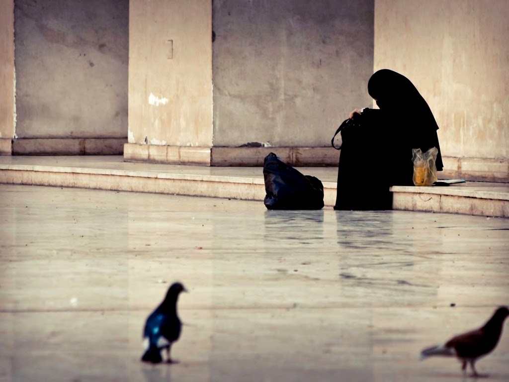 Грустные мусульманские. Одиночество мусульманки. Одиночество в Исламе. Про одиночество мусульманские. Одинокий мусульманин.