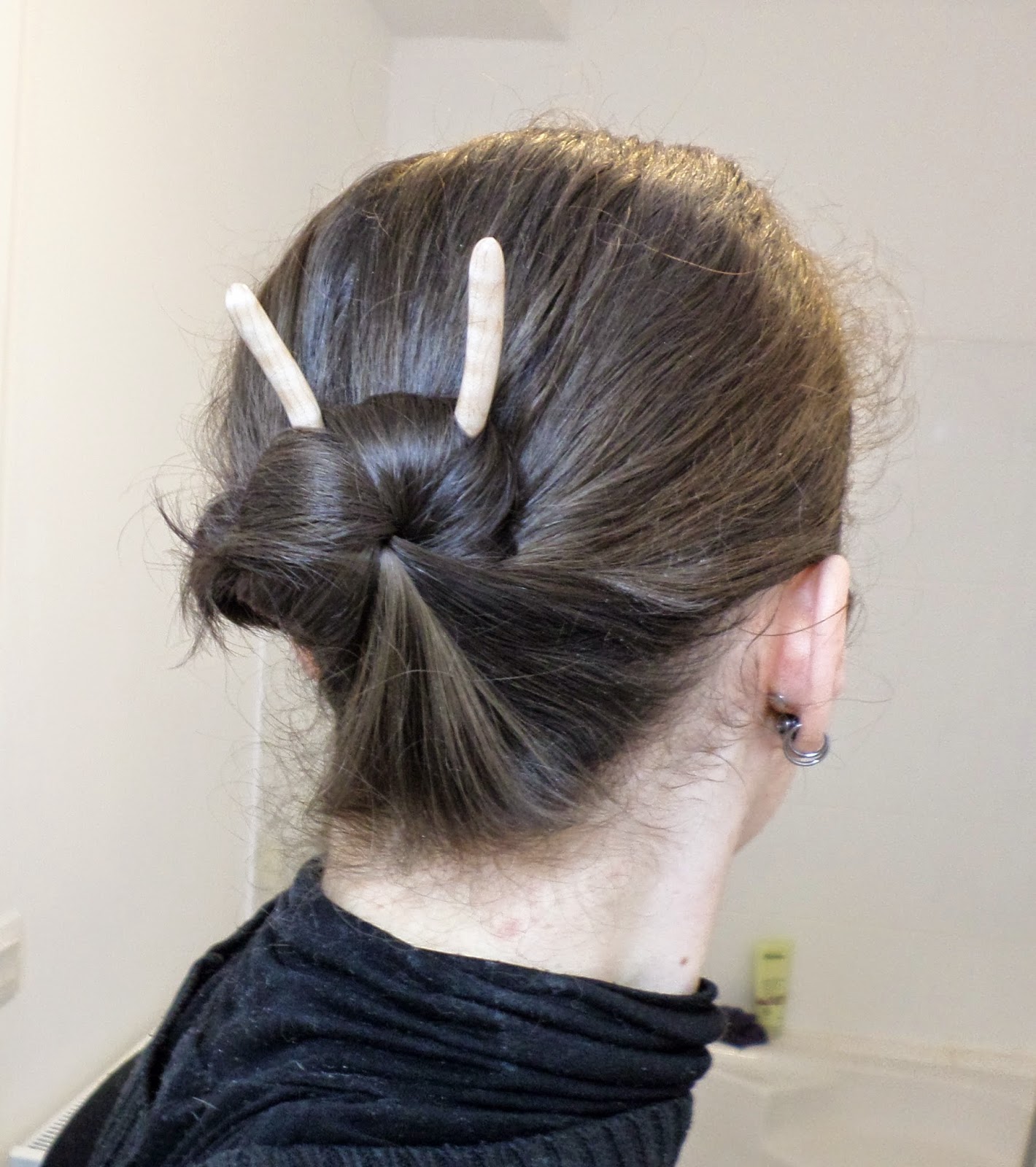 Chignon Cheveux Fins Et Courts Les Carnets de Tinùviel: [Tutoriel] Chignon pour cheveux courts