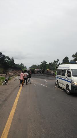Tanker explosion along Lagos/Ore road C7e111a0-021e-46cd-82eb-37bde17483fe
