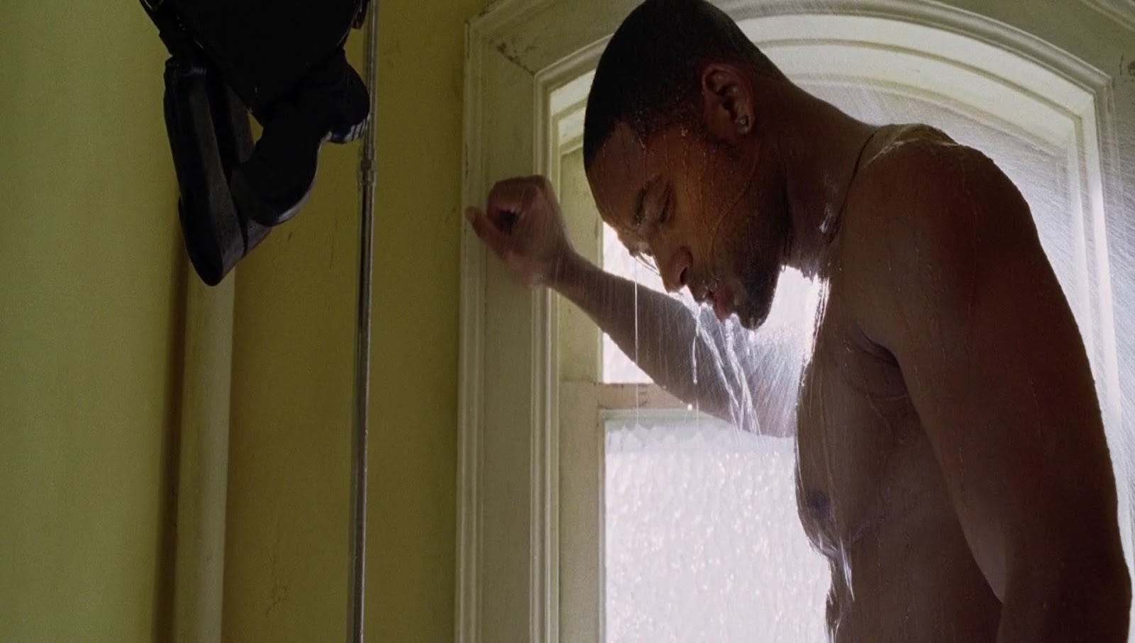 Will Smith nude in I, Robot.