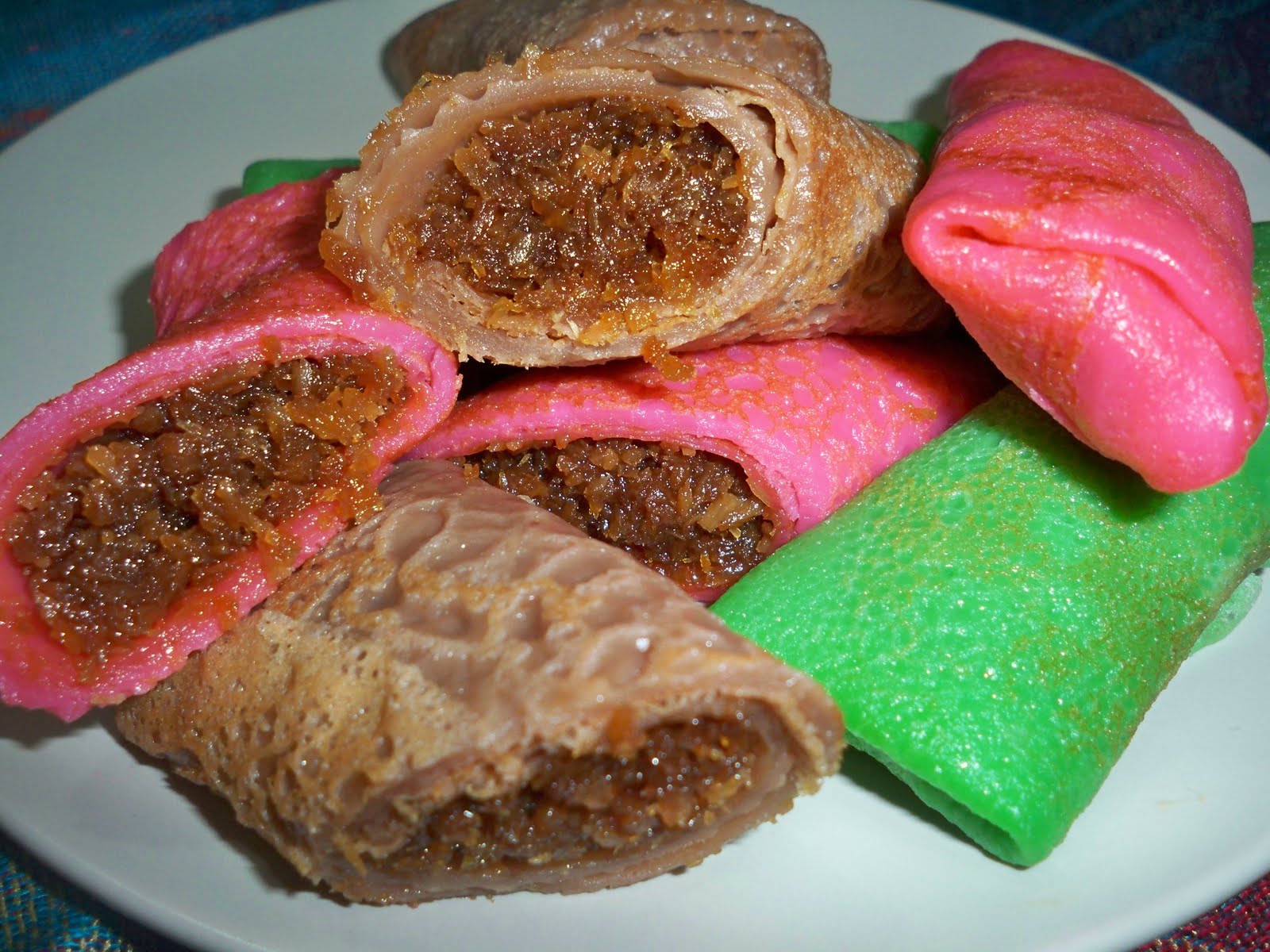 Sweet Coconut and Cumin: Dadar gulung ( indonesian crepes with coconut ...