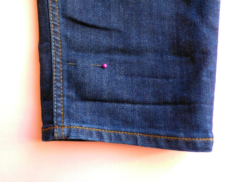 Come Fare L Orlo Ai Jeans Mantenendo Quello Originale Cafe Creativo Idee Fai Da Te E Tutorial