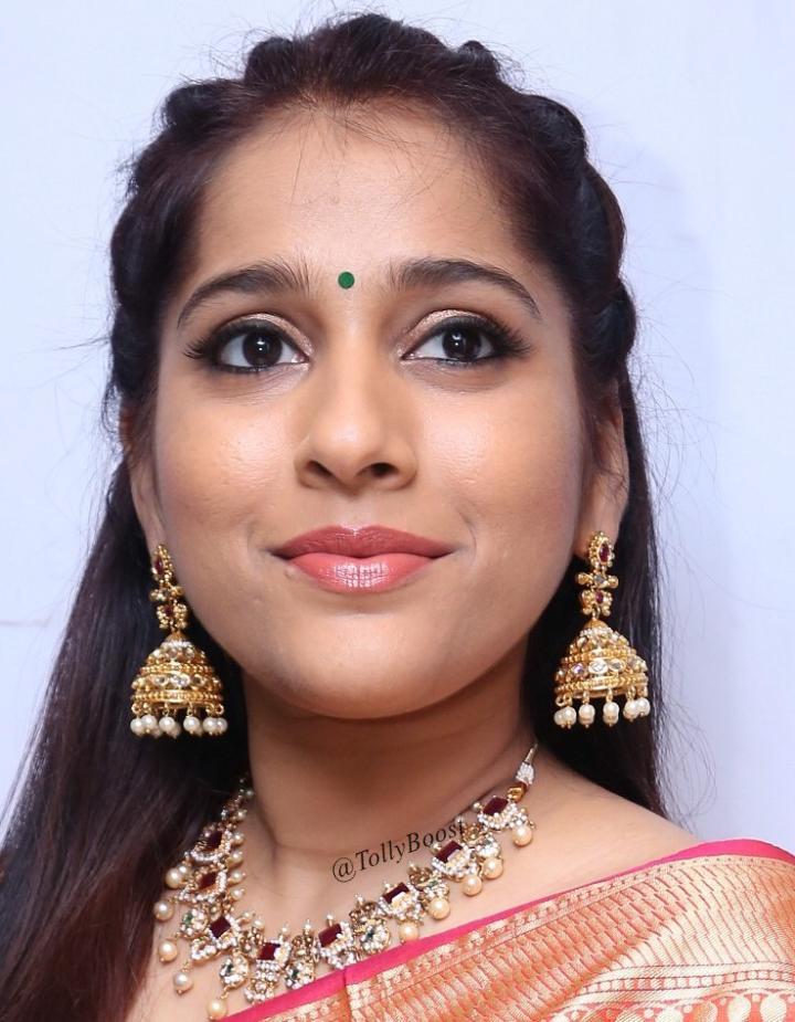 South Indian Tv Girl Rashmi Gautam Beautiful Earrings Jewellery Smiling Face Close Up Rashmi