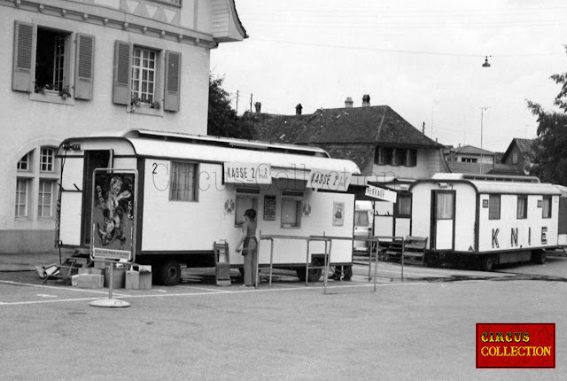 Roulotte caisse du Cirque Suisse  Knie 1972