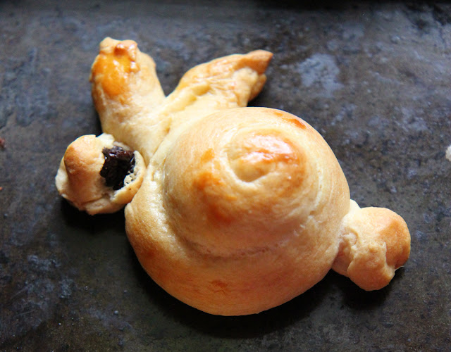 Make these cute bunny rolls in just 20 minutes with ingredients from Walmart.
