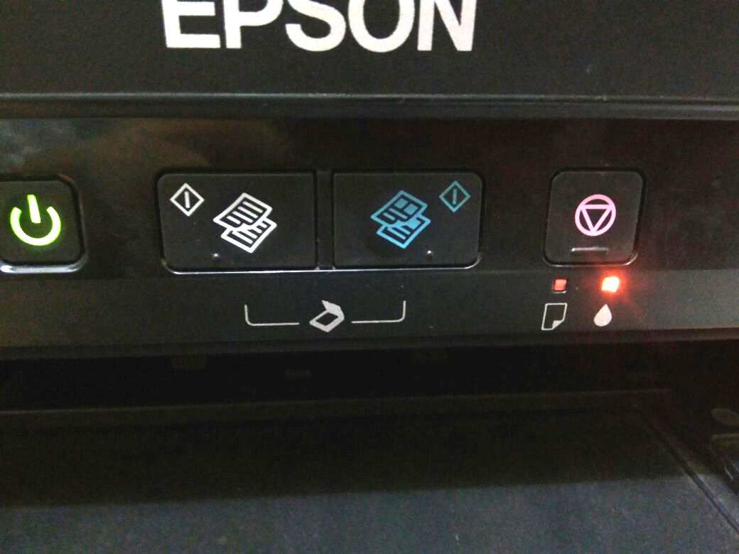 Принтер почему горит красная лампочка. L210 Epson кнопки на панели. Epson l3251 индикаторы. Горит капля на принтере Эпсон л 210.