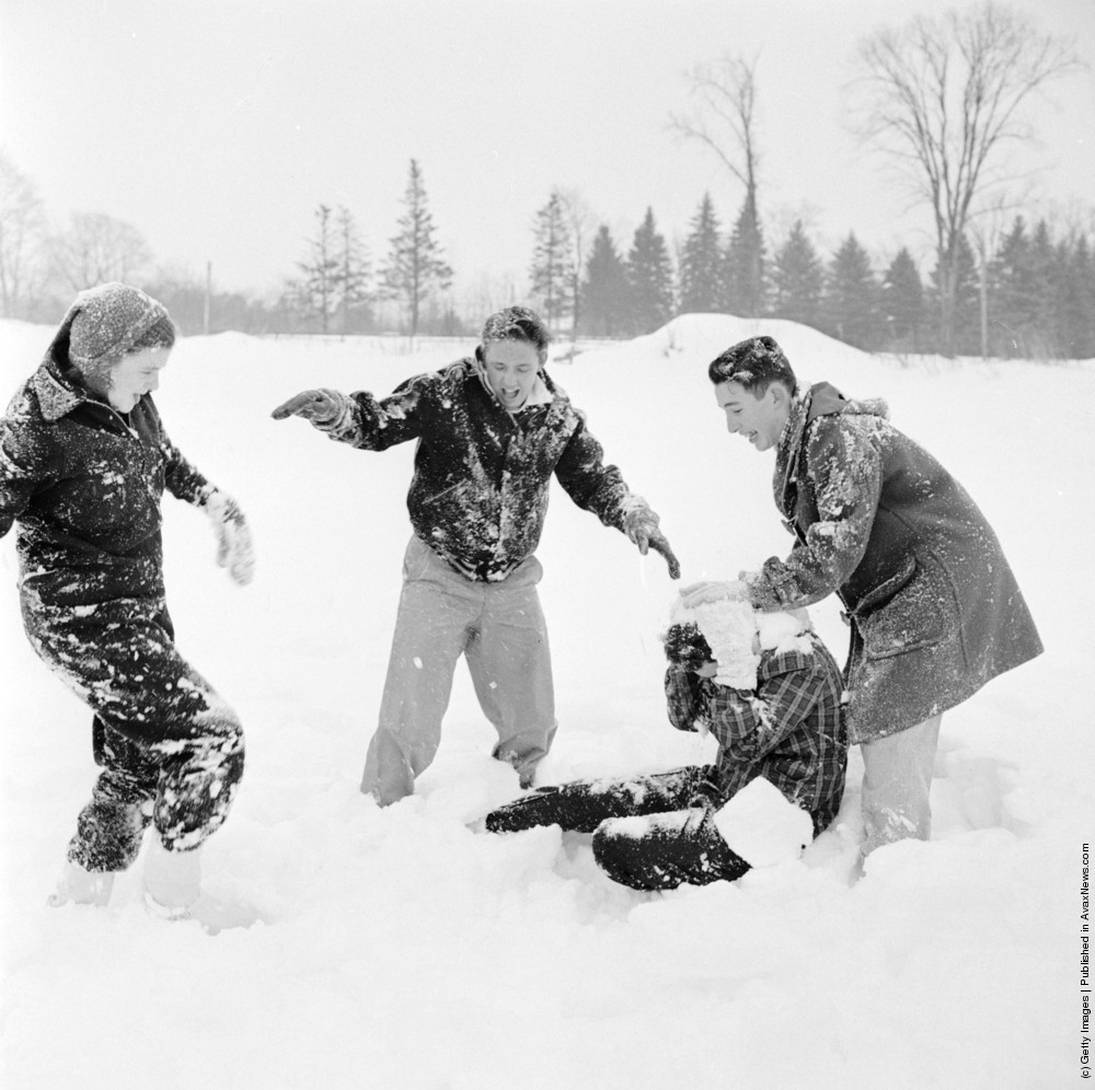 Interesting Black and White Photographs of Snowball Fights in the Past