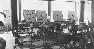 Aspecto parcial de la sala de juego del I Torneo Internacional de Ajedrez Costa del Sol 1961 en los salones del Hotel Pez Espada, de Torremolinos