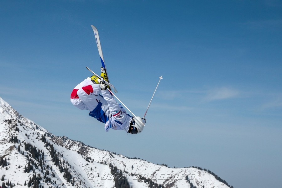 лыжная акробатика фристайл. артем фристайл. могул твист трюк. могул и акробатика. орёл фристайл прыжок лыжи.