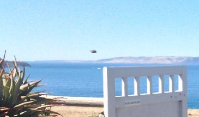 UFO News - Man Captures 'UFO' on Camera at Australia's Kangaroo Island plus MORE Australia%252C%2BKangaroo%2Bisland%252C%2BET%252C%2Balien%252C%2Baliens%252C%2Bastronomy%252C%2Bscience%252C%2Bspace%252C%2BPortugal%252C%2Bsighting%252C%2Bsightings%252C%2Bnews%252C%2Bdisk%252C%2BUFO%252C%2BUFOs%252C%2B23