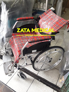 Kursi roda kecil  atau kursi traveling