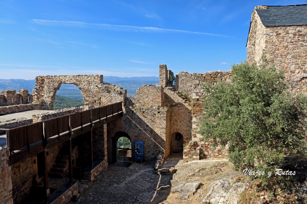 Castillo de Cornatel, León