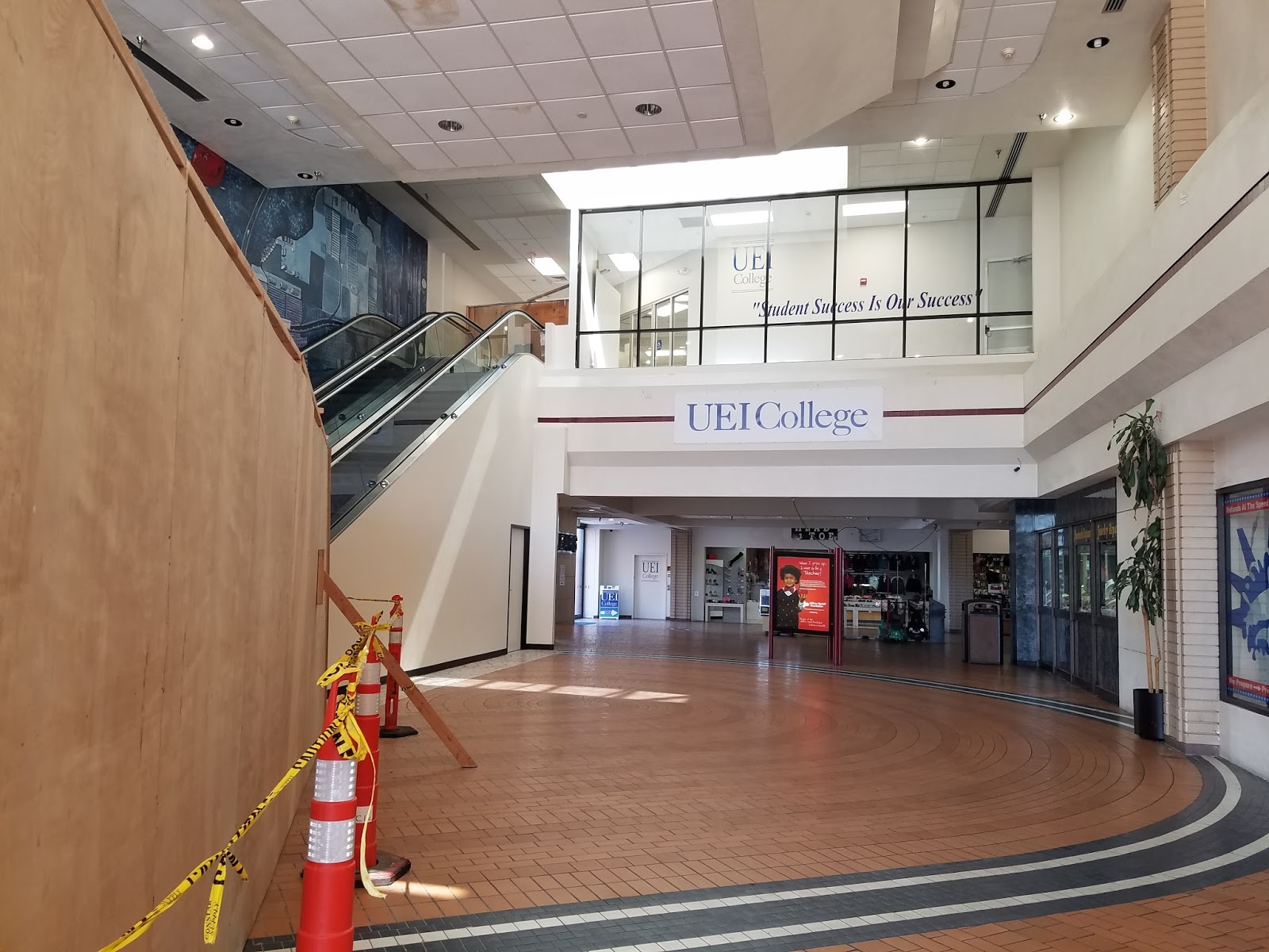 Can Manchester Center Mall be saved? Stop and Move