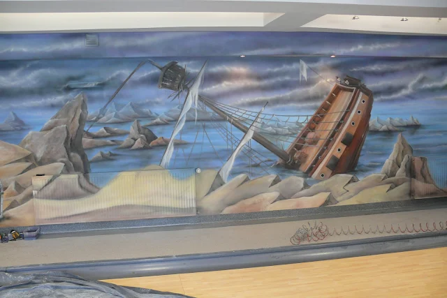 Malowanie ściany 3D aranżacja ściany w kręgielni, obraz przedstawiający zatopiony okręt