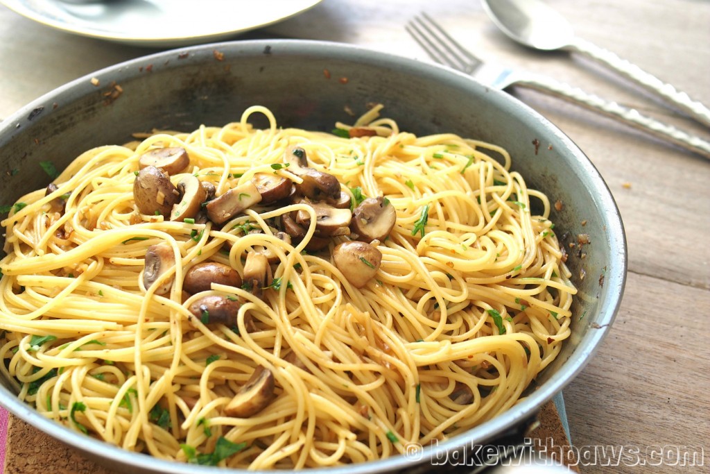 MUSHROOM AGLIO OLIO BAKE WITH PAWS