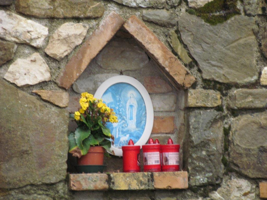 Tabernacoli italiani Torricella Sicura. Madonna