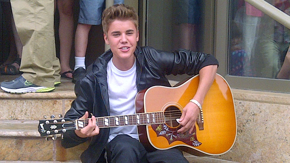 Justin Bieber: Justin Bieber Live Singing “BABY” at Avon Theatre