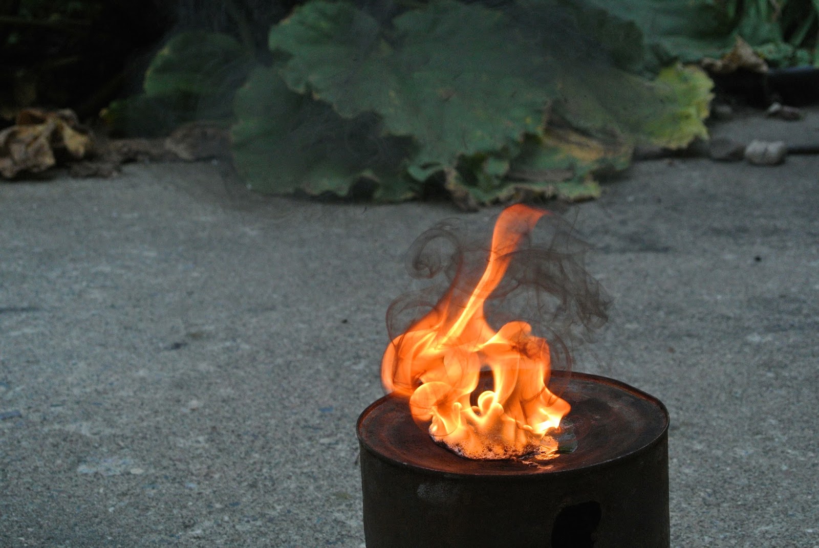 Science With Screens: Experiment 64: Homemade Napalm with Household