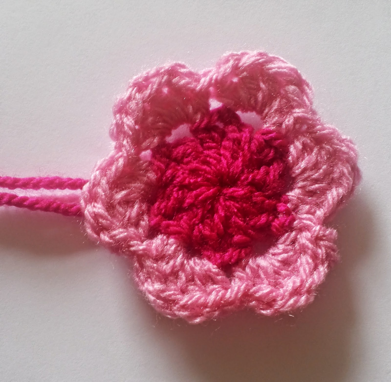 . In The Loop . 6Petal Flower Appliqué Free Crochet Pattern