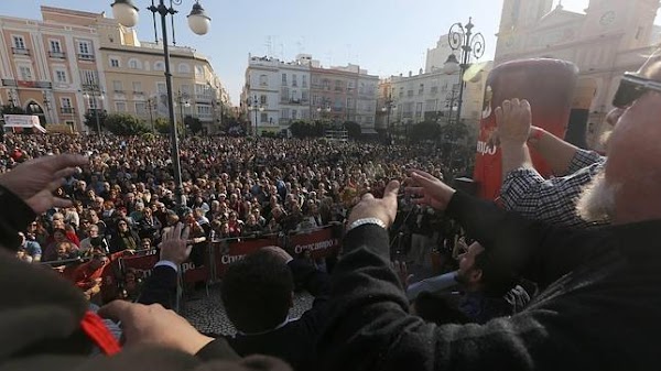 Pestiños y Erizos para saborear las primeras coplas del Carnaval de Cádiz Pestiños y Erizos para saborear las primeras coplas del Carnaval de Cádiz