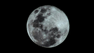 A las 22 horas locales, el sitio especializado en la observación del espacio, Slooh, realizará una transmisión de Super Luna vía streaming, el cual podrás ver en el video adjunto.