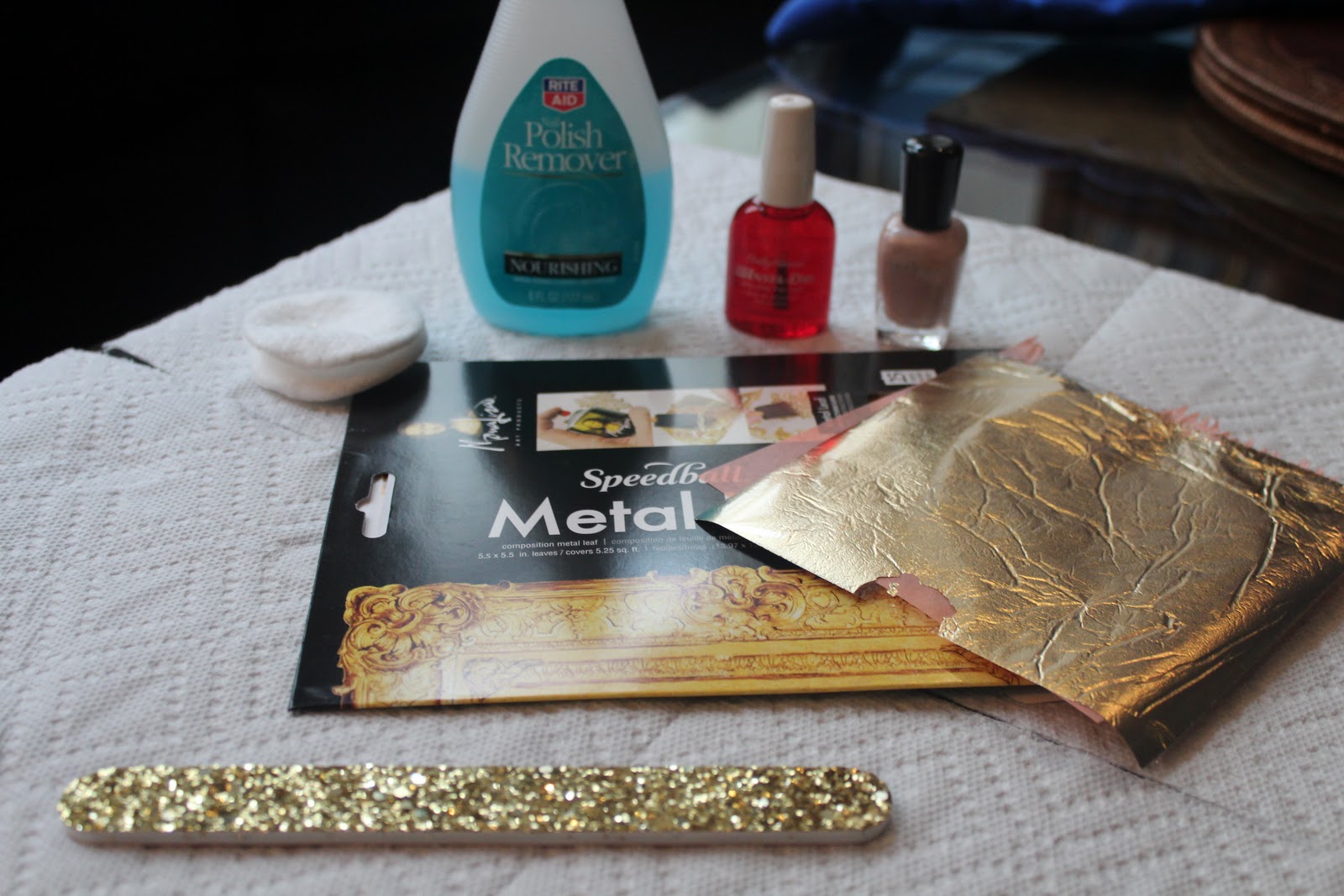 Gold foil nails at home — CMC LIFESTYLE