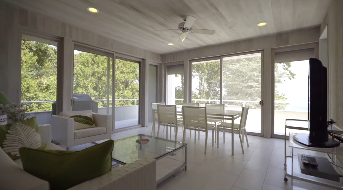 Tour 28 Hedges Banks Dr, East Hampton vs. 25 Interior Design Photos