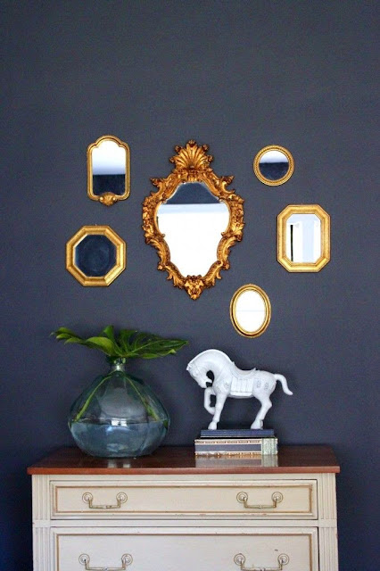 Como decorar com espelhos e fazer arranjos na parede. Blog Achados de Decoração Como decorar com espelhos e fazer arranjos na parede. Blog Achados de Decoração