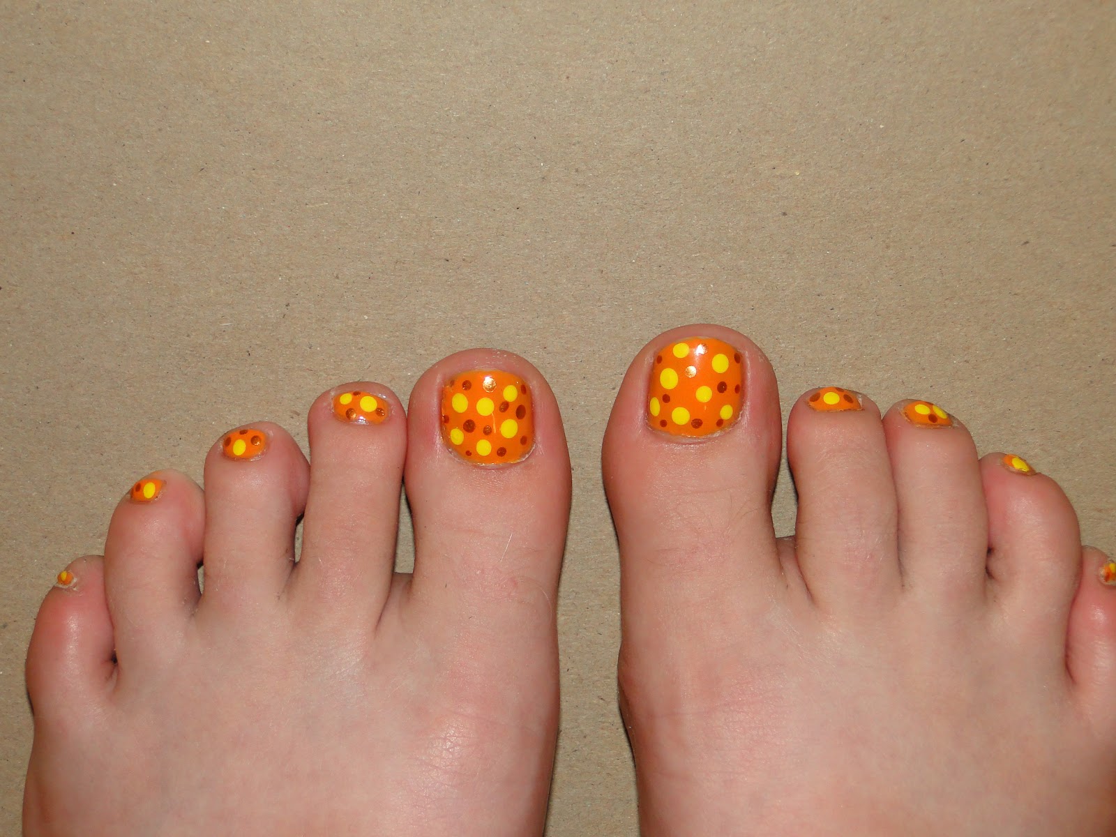 WeeklyWackyNails: Orange Polka Dot Pedicure