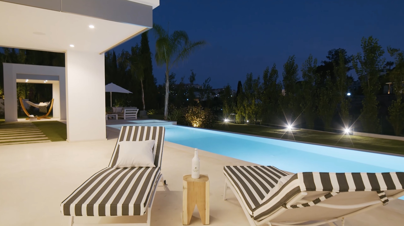 27 Photos vs. Luxury Contemporary Villa In Marbella Golf Valley vs. Interior Design Tour