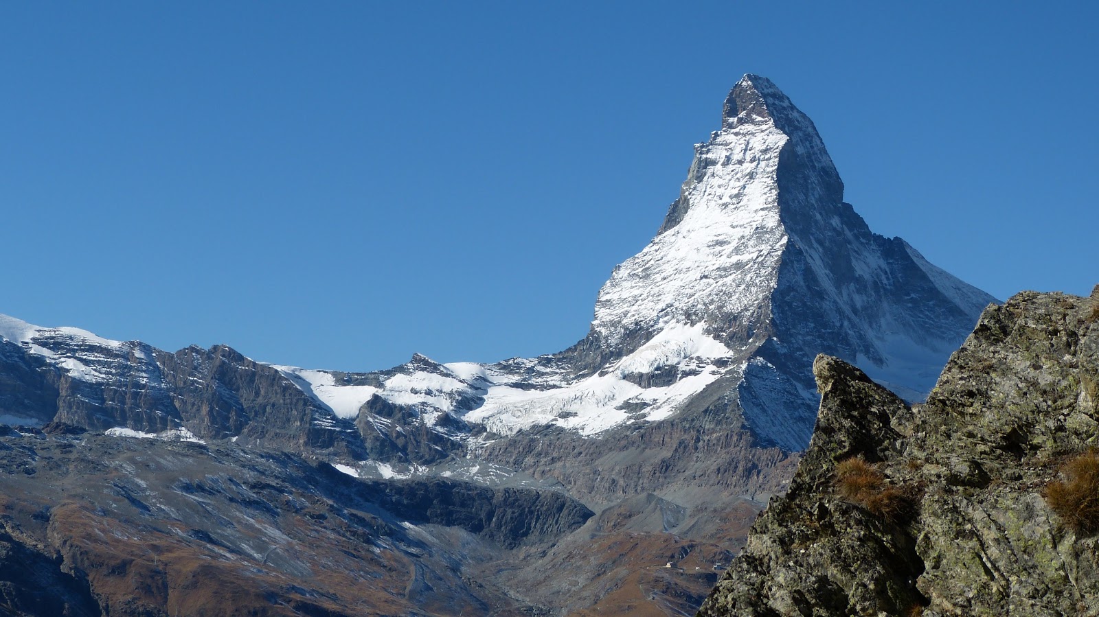 подножие горы меру. гора меру танзания. подножие горы меру. вулкан меру танзания. вулкан меру танзания.