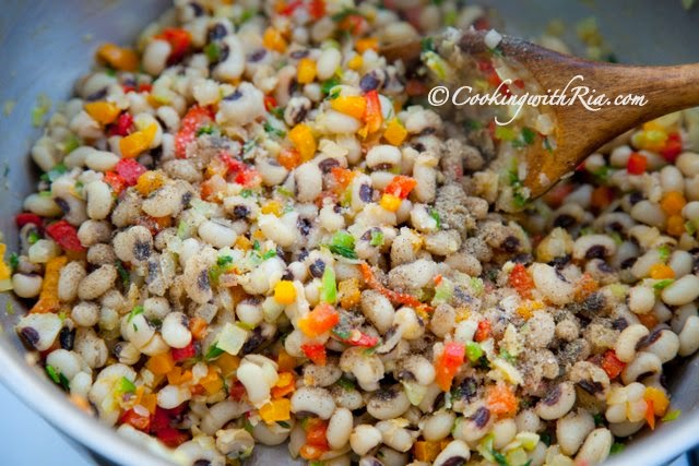 boil and fry black-eyed peas 