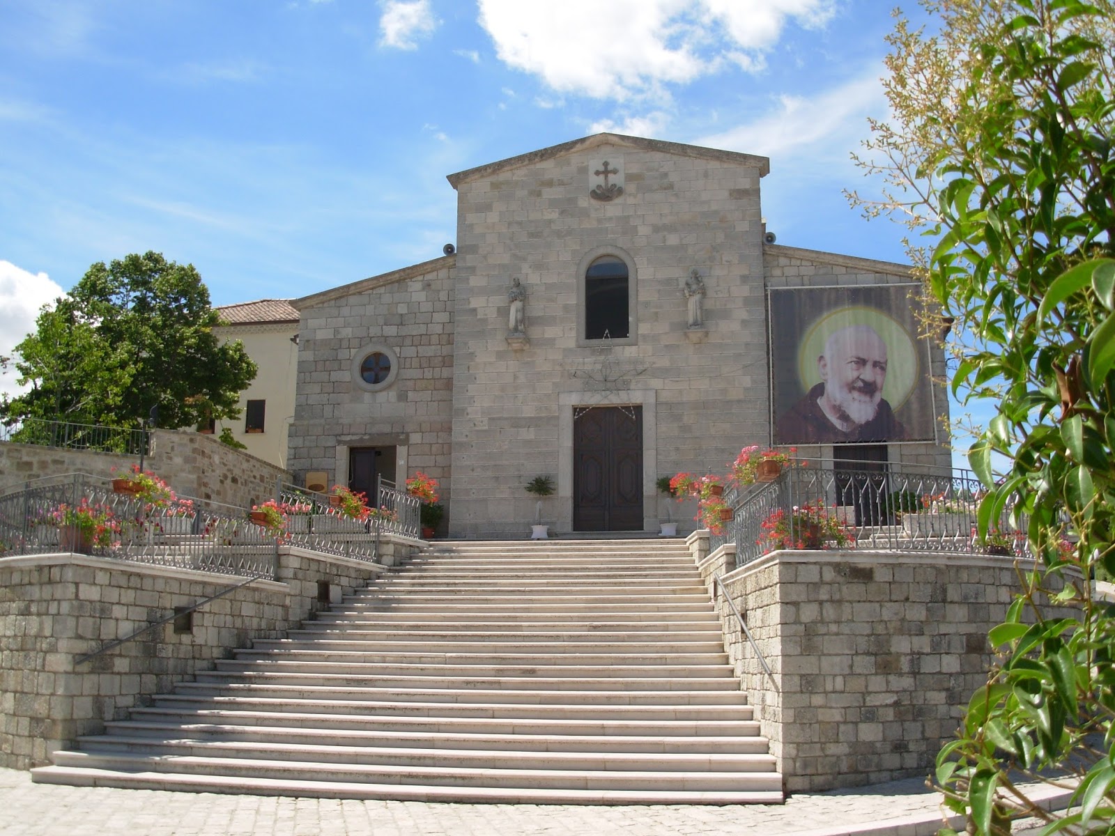 Molise Dove Sotto lo sguardo di Padre Pio Molise Dove Sotto lo sguardo di Padre Pio