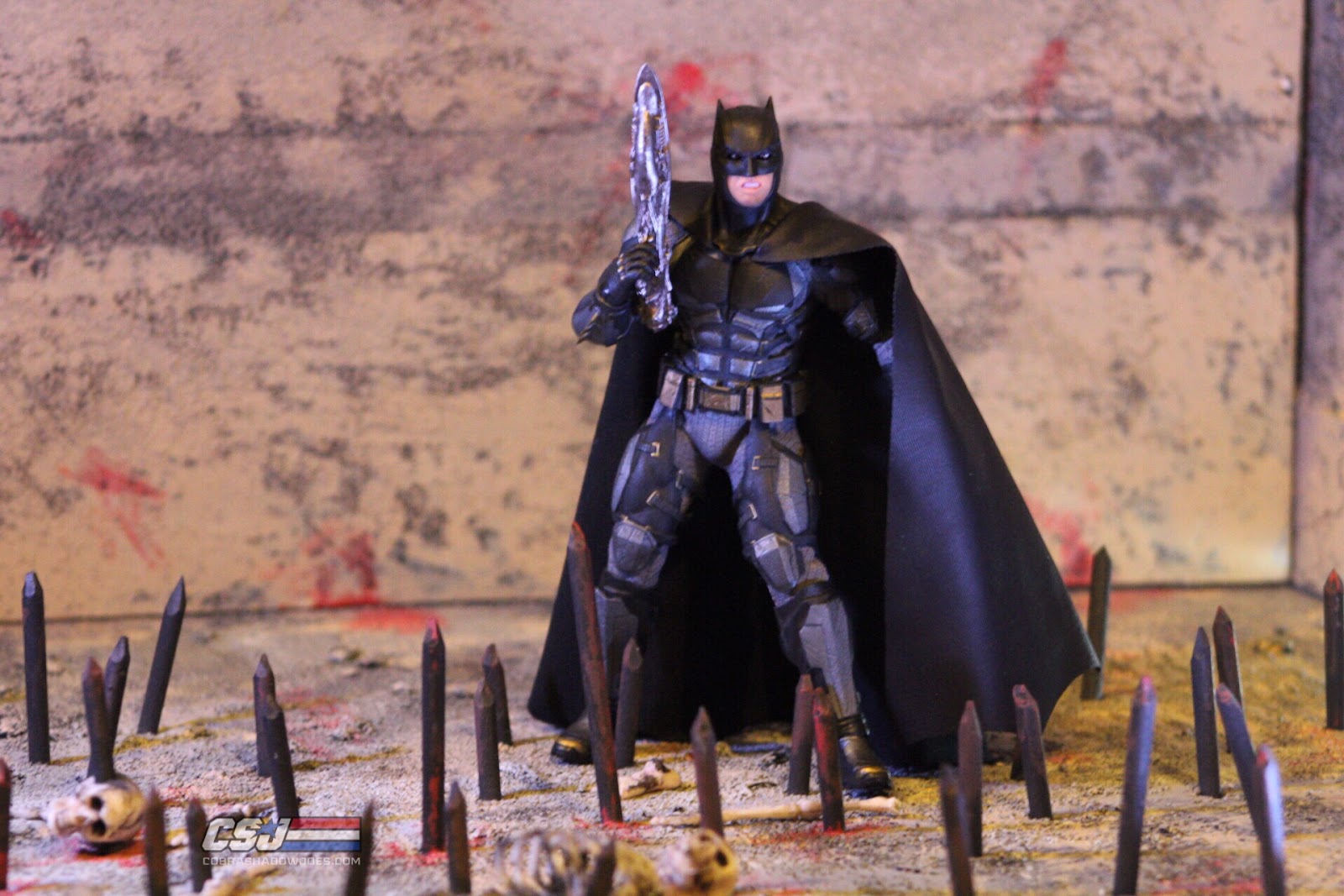 MEZCO ONE:12 Tactical Suit Batman Ben Affleck JUSTICE LEAGUE PRIORITY SHIPPING! 