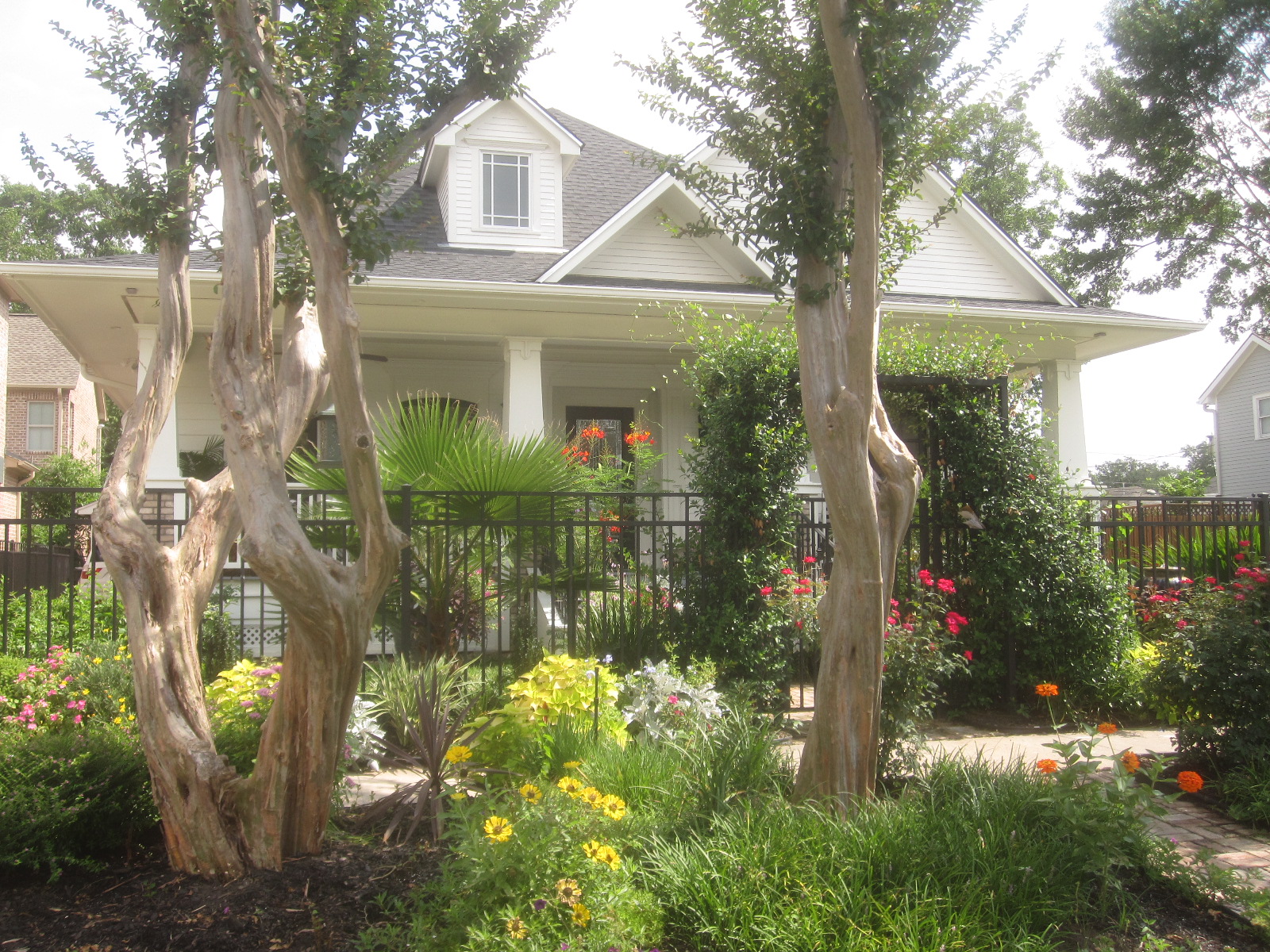 The OtHeR HoUsToN: BUNGALOW COTTAGE GARDENS