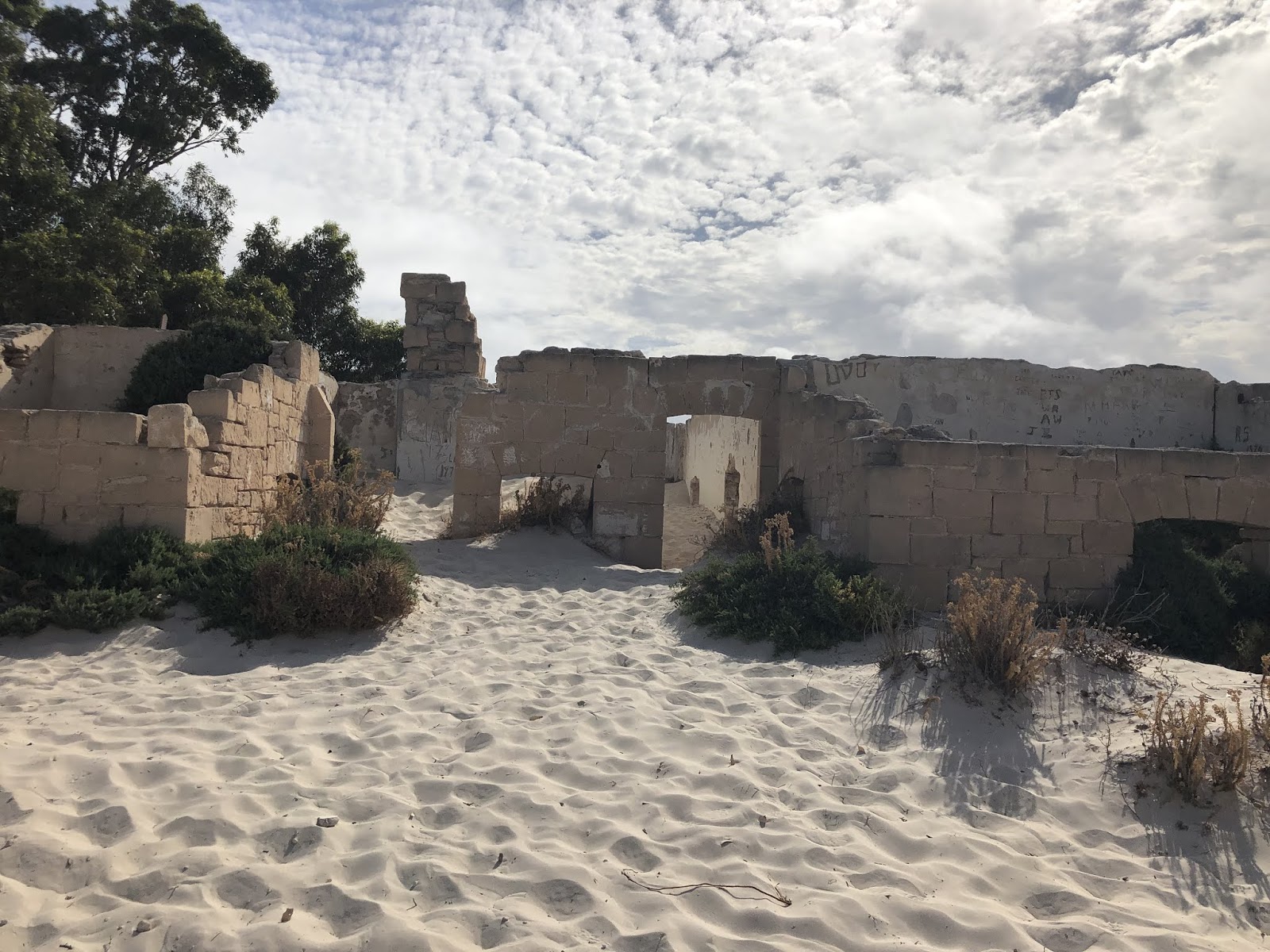Day 14. Border Village to Nullarbor roadhouse (92 miles) Day 14. Border Village to Nullarbor roadhouse (92 miles)
