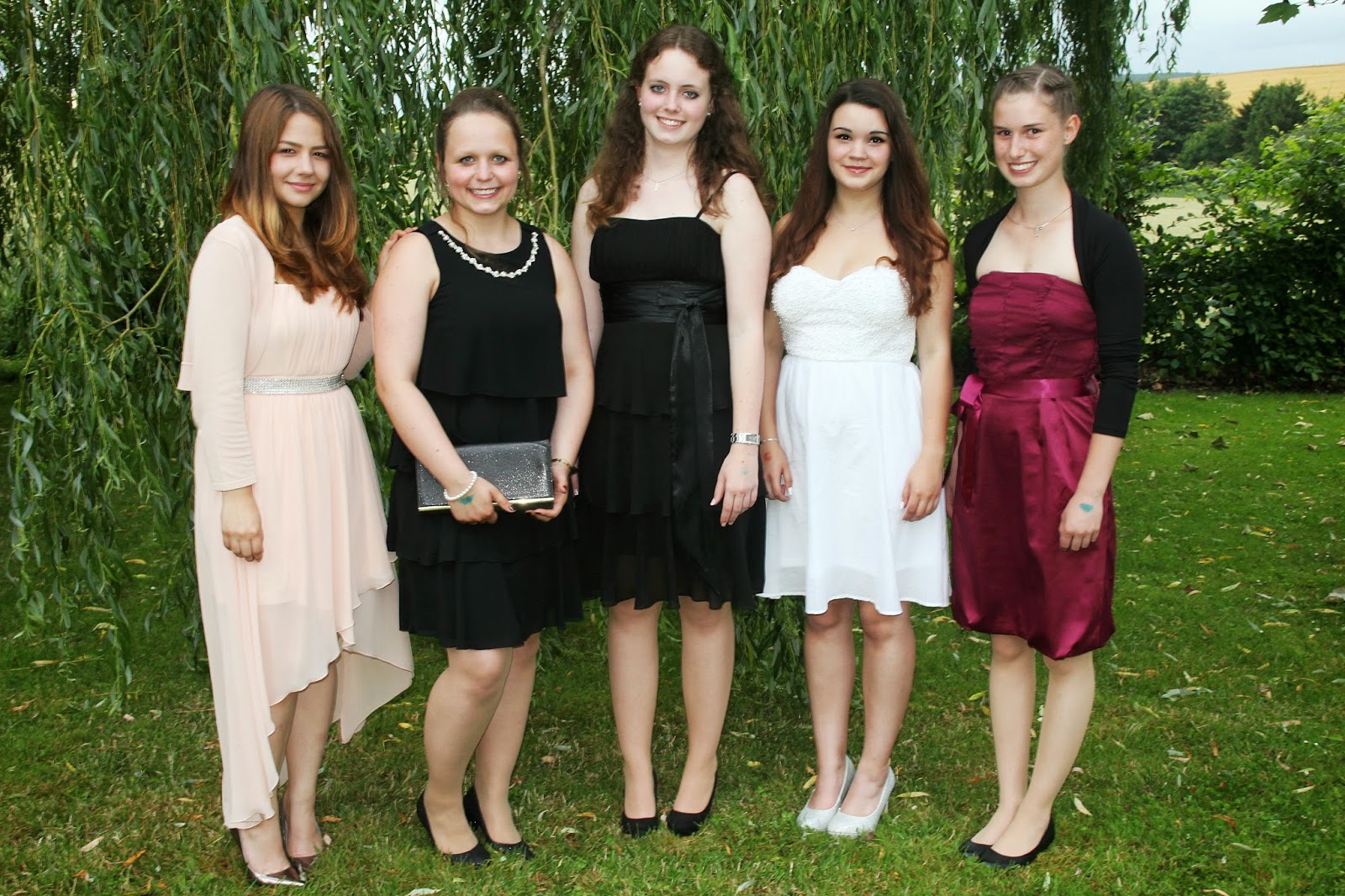 Was Ziehe Ich Zum Abschlussball Meiner Tochter An laraloretta.blogspot.com