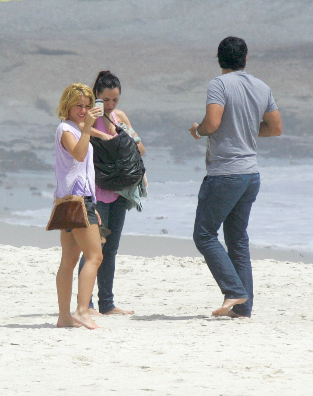 Shakira - myshakiblog: Nuevas fotos: Shakira en playa de Cape Town