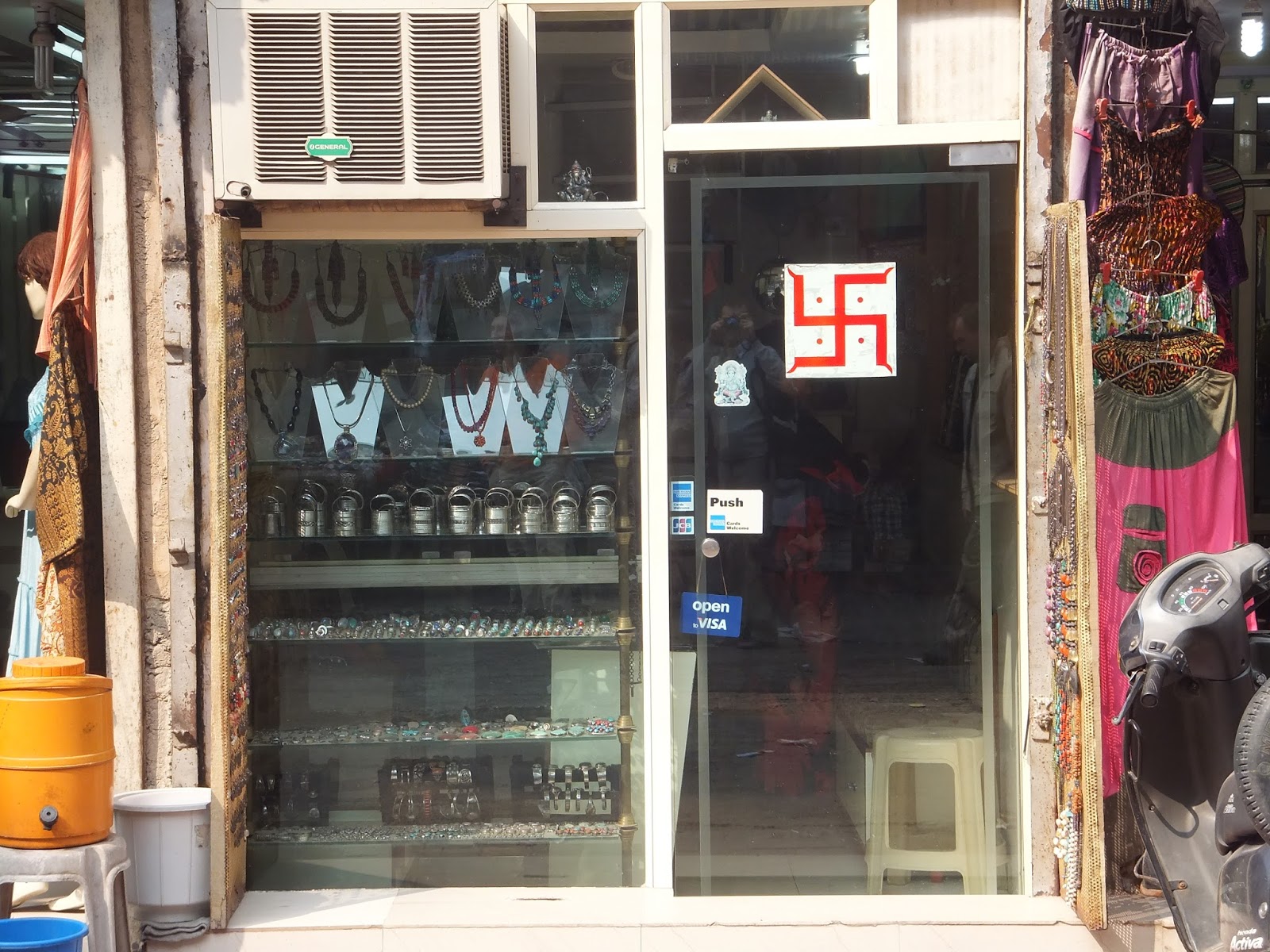 Свастика в индии на