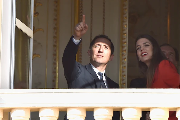 Prince Albert et la Princesse Charlène ont présenté Gabriella et Jacques au balcon du palais.