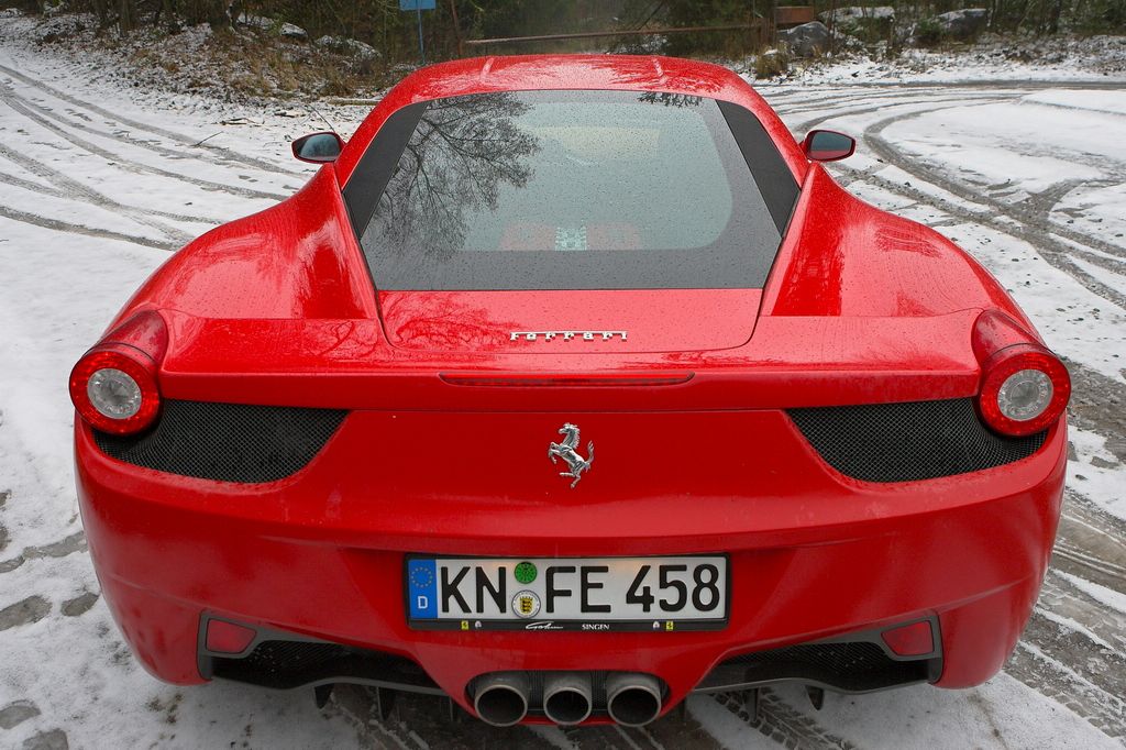 Феррари 458 Italia розовая