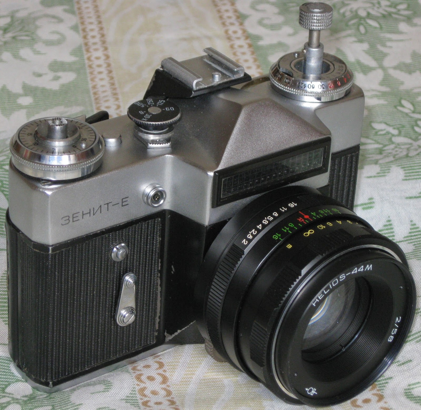 The Chens The User's Review Zenit (Zenith) E 35mm SLR Camera, Made